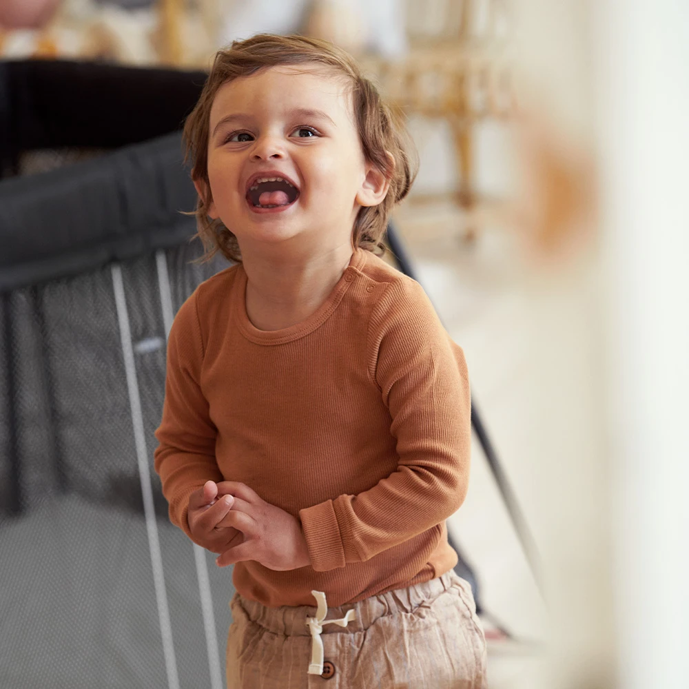 Lit Parapluie Light Noir De BabyBjörn 6 Lit Parapluie Light Noir De BabyBjörn – Image 4