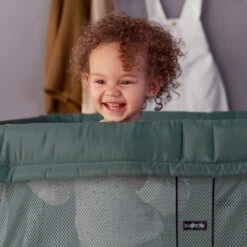 Lit Parapluie Light Vert Foncé De BabyBjörn -Produits Pour Bébé 01141061 6