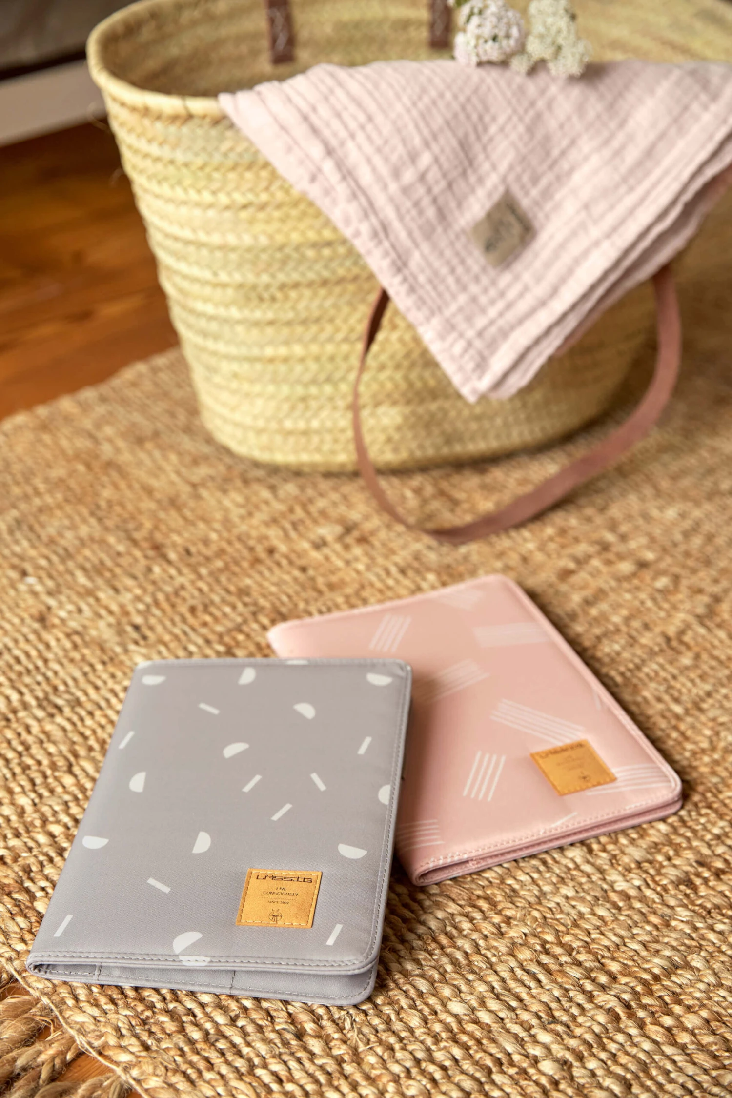 LÄSSIG Protège-carnet De Santé Rose De Lässig 4 LÄSSIG Protège-carnet De Santé Rose De Lässig – Image 2