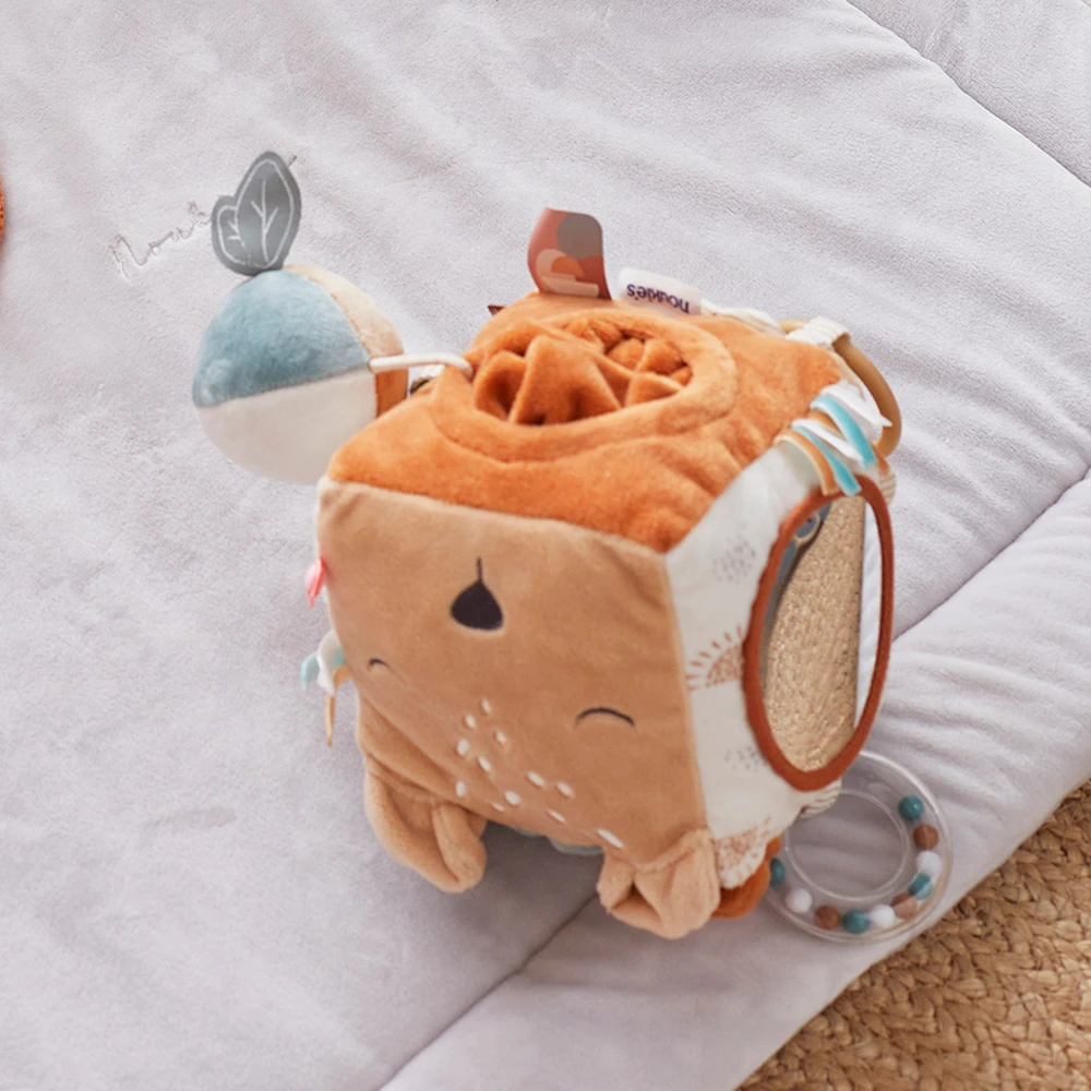 Babou & Kendi Cube D'activités En Veloudoux De Noukies 4 Babou & Kendi Cube D'activités En Veloudoux De Noukies – Image 2