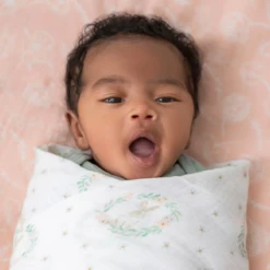 Lot De 4 Maxi-Langes Mousseline Blushing Bunnies De Aden + Anais Essentials 11 Lot De 4 Maxi-Langes Mousseline Blushing Bunnies De Aden + Anais Essentials -Produits Pour Bébé 01172653 4